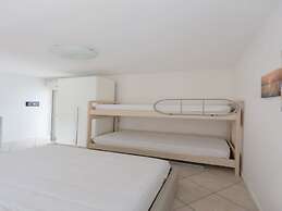 Lovely Flat With Modern Furnishings - Beahost