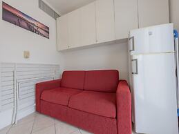 Lovely Flat With Modern Furnishings - Beahost