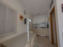 Lovely Flat With Modern Furnishings - Beahost