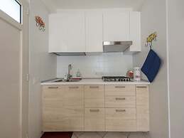 Lovely Flat With Modern Furnishings - Beahost