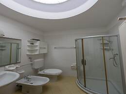 Lovely Flat With Modern Furnishings - Beahost