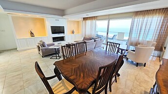 Beachfront Seaview Lux Penthouse