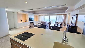 Beachfront Seaview Lux Penthouse