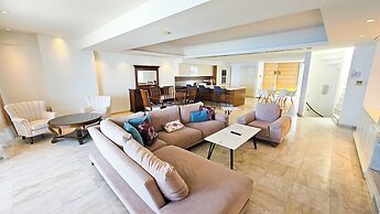 Beachfront Seaview Lux Penthouse