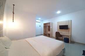 OYO 94103 Sands Residence Ii