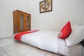 OYO 94102 Kuningan Guest House Syariah
