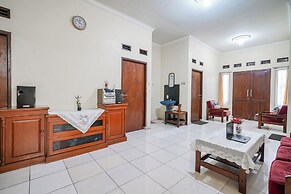 OYO 94102 Kuningan Guest House Syariah