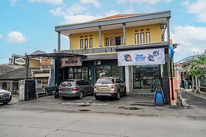 OYO 94102 Kuningan Guest House Syariah