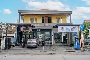 OYO 94102 Kuningan Guest House Syariah