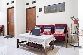 OYO 94102 Kuningan Guest House Syariah