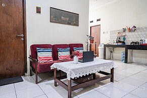 OYO 94102 Kuningan Guest House Syariah