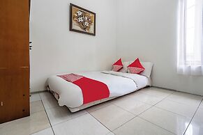 OYO 94102 Kuningan Guest House Syariah