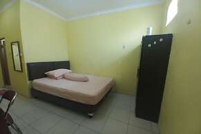 OYO 94102 Kuningan Guest House Syariah