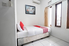 OYO 94102 Kuningan Guest House Syariah