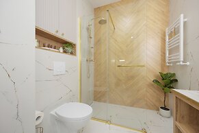 Grójecka Apartment by Renters