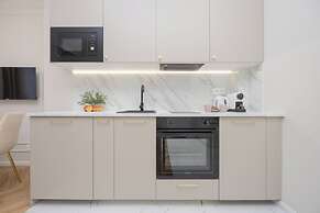 Grójecka Apartment by Renters