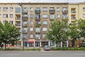 Grójecka Apartment by Renters