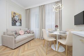 Grójecka Apartment by Renters
