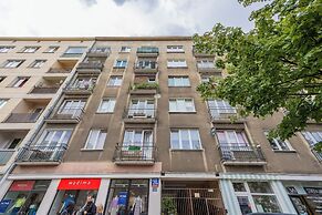 Grójecka Apartment by Renters