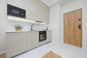 Grójecka Apartment by Renters