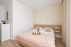 Apartament na Alei Pokoju by Renters