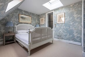 Royal Crescent Mews by Onefinestay