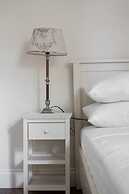 Cathcart Road IV by Onefinestay