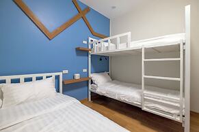 BED Friends Poshtel