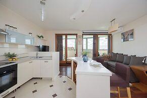 Apartment for 6 in Ochota by Renters