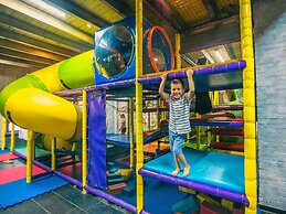 Nice Chalet With Airco Near Efteling