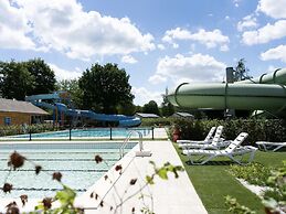 Nice Chalet With Airco Near Efteling