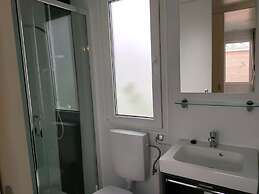 Nice Chalet With Airco Near Efteling