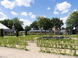 Nice Chalet With Airco Near Efteling