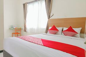 OYO 1247 Antosa Family Residence