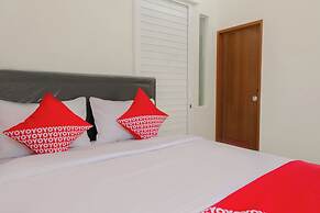 OYO 1247 Antosa Family Residence