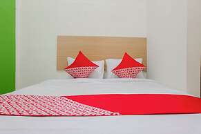 OYO 1247 Antosa Family Residence