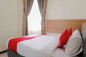 OYO 1247 Antosa Family Residence