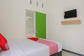 OYO 1247 Antosa Family Residence