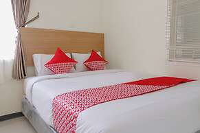 OYO 1247 Antosa Family Residence