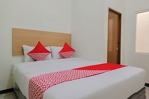 OYO 1247 Antosa Family Residence