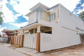 OYO 1247 Antosa Family Residence