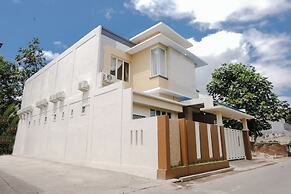 OYO 1247 Antosa Family Residence