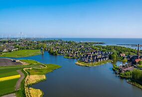Sustainable Water Villa With Dishwasher, by a Lake