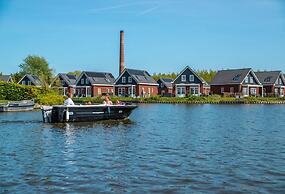 Sustainable Water Villa With Dishwasher, by a Lake