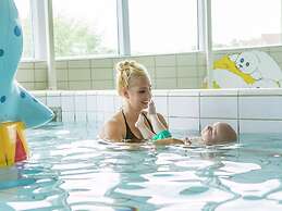 Sustainable Water Villa With Dishwasher, by a Lake