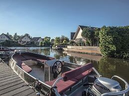 Sustainable Water Villa With Dishwasher, by a Lake
