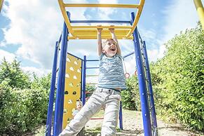 Sustainable Water Villa With Dishwasher, by a Lake