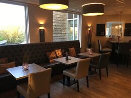 Sustainable Water Villa With Dishwasher, by a Lake