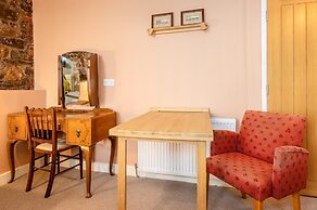 The Red Admiral Hotel