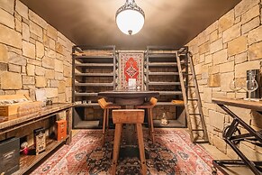 Chateau Fortine Retreat for 6!